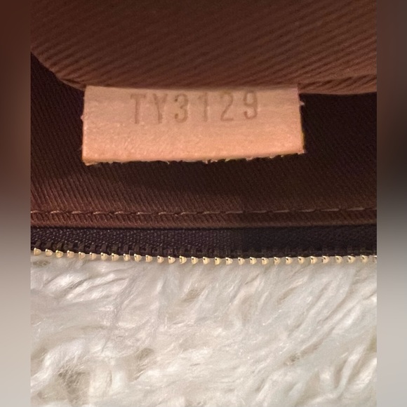 Louis Vuitton Monogram Etui Voyage PM Pouch - Picture 11 of 12